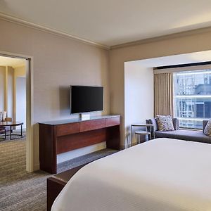 Deluxe Club level Suite 1 King